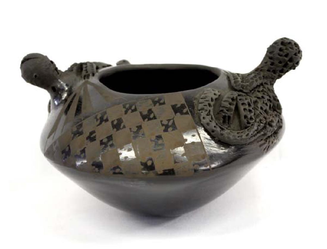 Mata Ortiz 3-Dimensional Lizard Jar by Quezada (1 of 4)