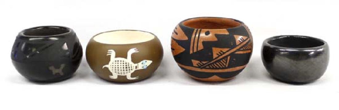 4 Native American Miniature Pottery Jars (1 of 5)