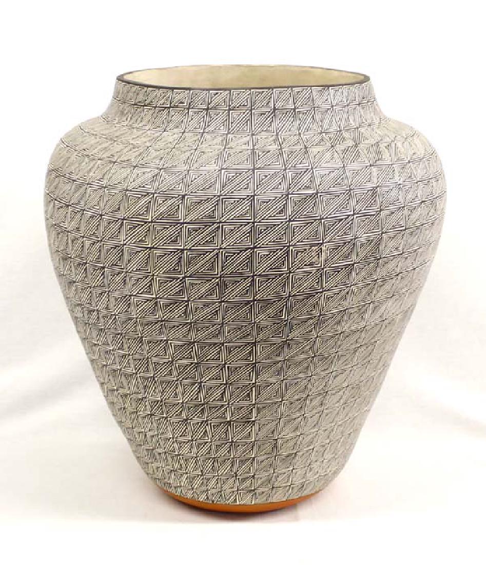 Huge Native American Acoma Eye Dazzler Olla (1 of 5)