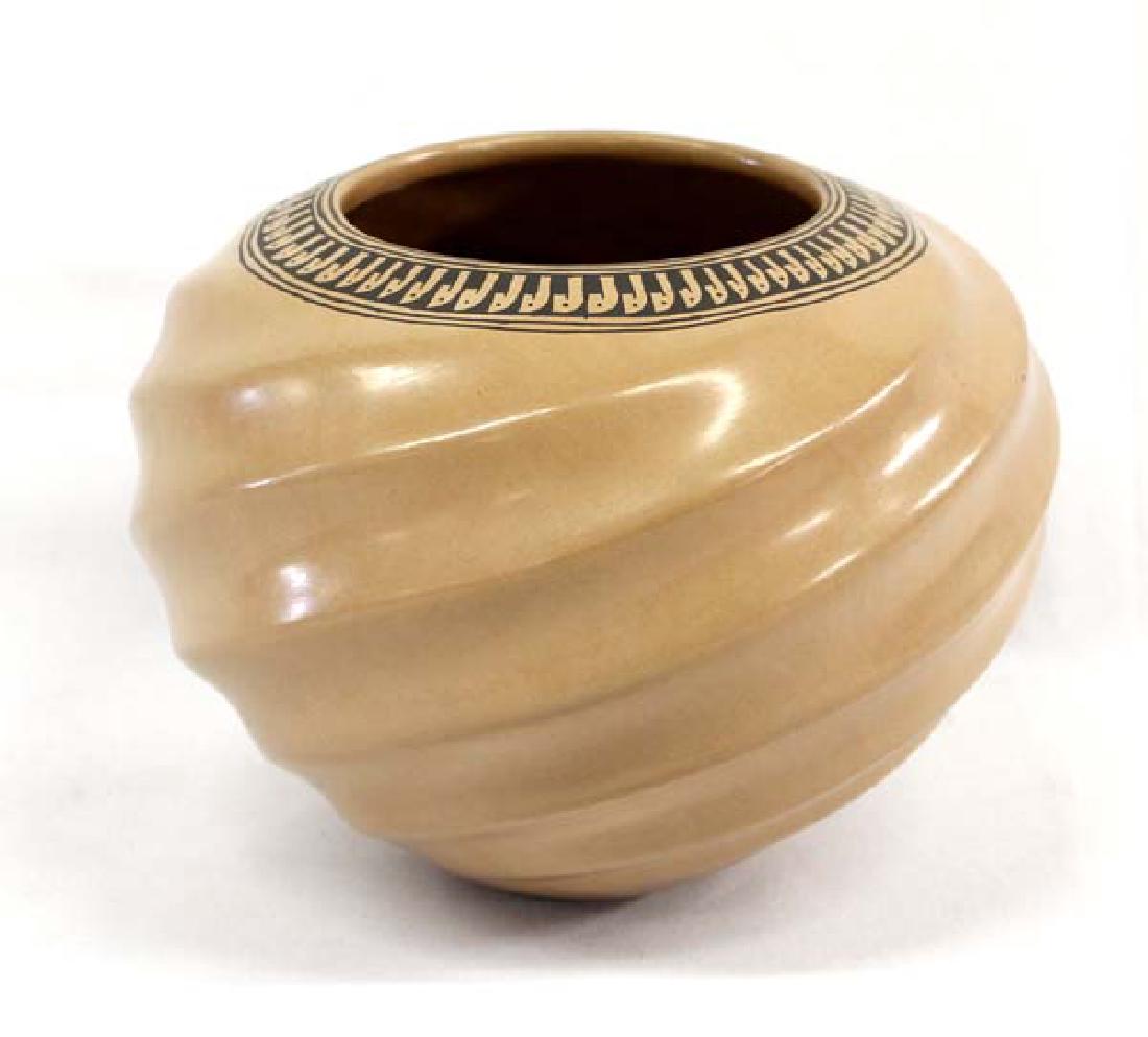 Mata Ortiz Swirl Jar by Lucy Martinez: Mexican Mata Ortiz Swirl Jar by Lucy Martinez, measures 6'' x 7'' and is signed by the artist, stylized feather designs encircling rim