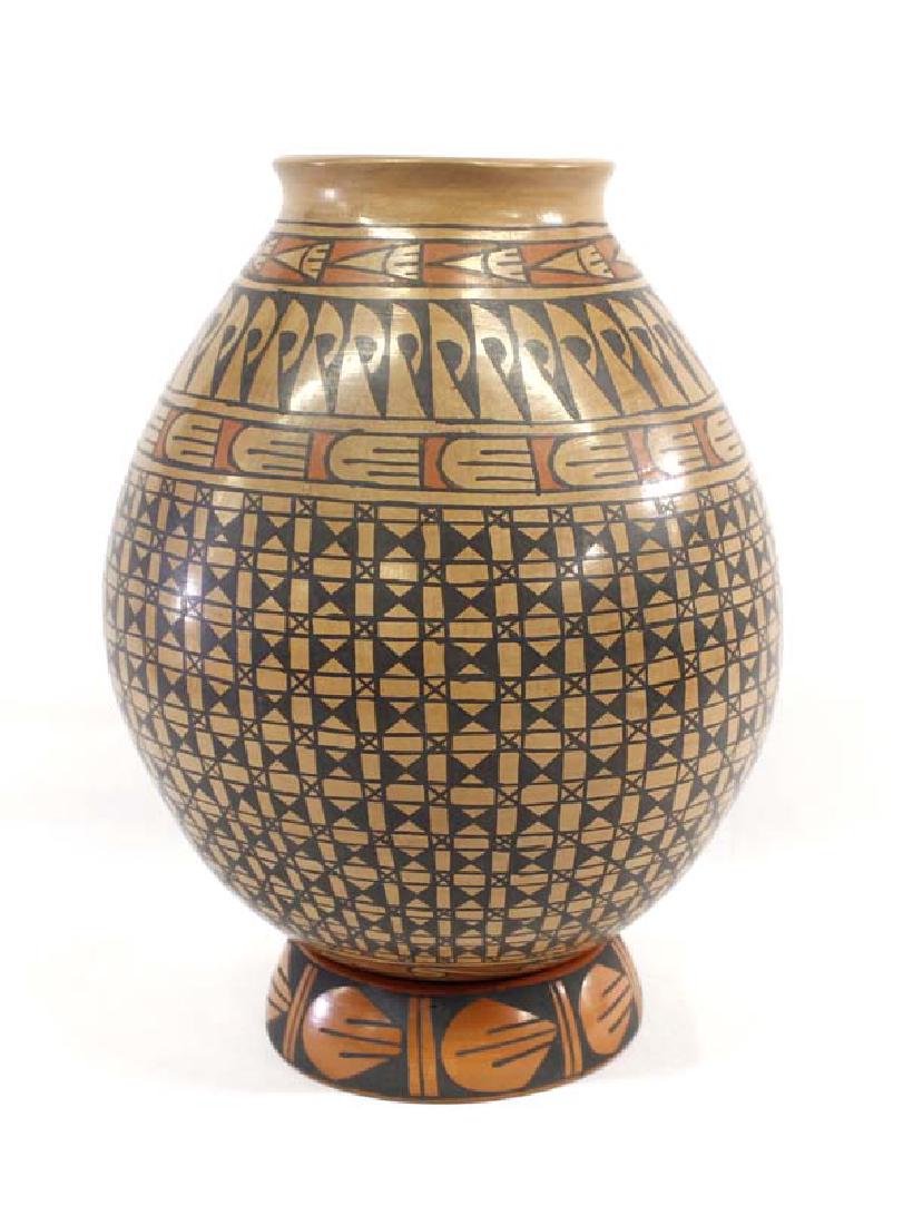 Mexican Mata Ortiz Polychrome Jar by D. Gonzalez (1 of 5)