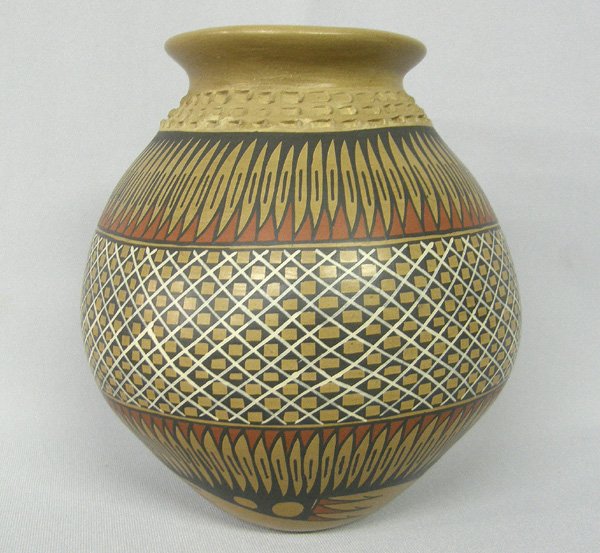 Mata Ortiz Pottery By Manuel Mora Tena 6.5x6.3/4': Mata Ortiz Pottery Signed Manuel Mora Tena. Measures approx. 6.5'' x 6.3/4''. SHI $25.
