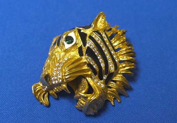 Erwin Pearl Rhinestone Tiger Pin 2'' x 2.25'': Erwin Pearl Rhinestone Tiger Pin 2'' x 2.25''. SHI $15.