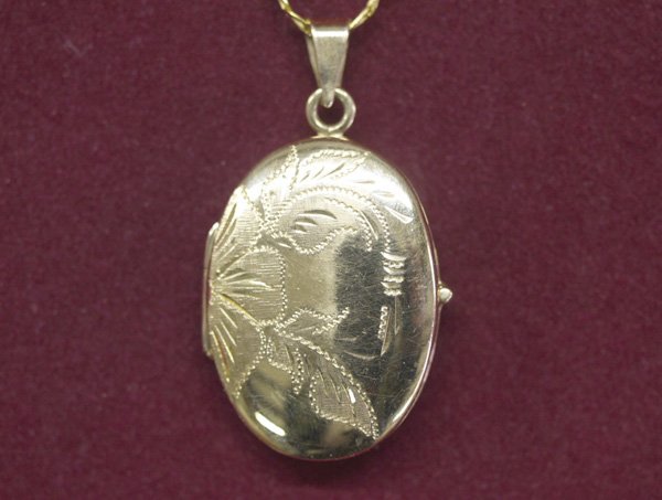 14K Gold 30'' Chain & Locket from Geisler Estate: 14K Gold 30'' Chain and Locket from Geisler Estate. SHI $15.