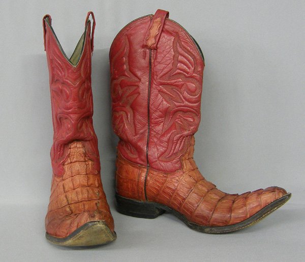 Vintage Alligator Leather Cowboy Boots Size 11: Vintage Alligator Leather Cowboy Boots Size 11. Made in Mexico. SHI $20.