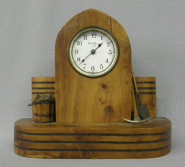 Antique Seth Thomas Wood Mantle Clock 6.5'' Tall: Antique Wood Seth Thomas Folk Art Mantle Clock 6.5'' Tall Made by Seth Thomas. Needs Key. Clock does not appear to run. SHI $25.