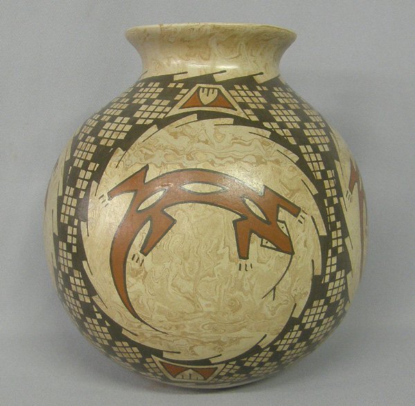 Mata Ortiz Pottery By Luis Ortiz 9.5 x 9'': Mata Ortiz Pottery By Luis Ortiz measures 9.5 x 9''. SHI $25