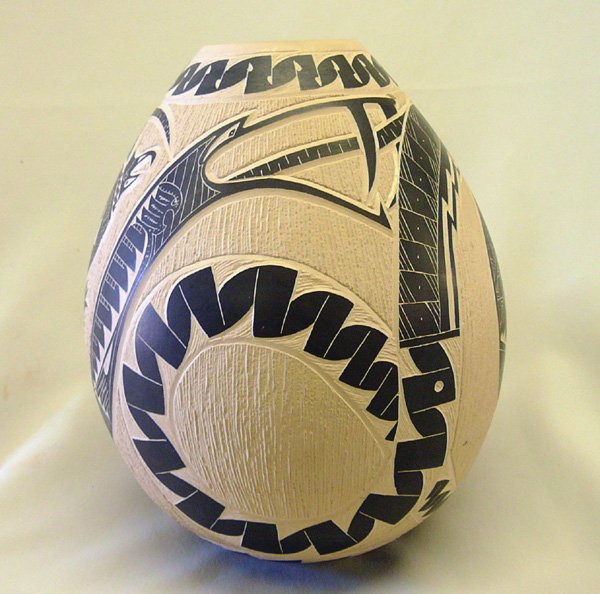 Mata Ortiz Pottery Jar by Eduardo Perez 9''x7''