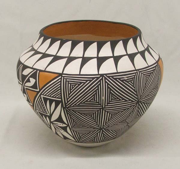 Acoma Jar Signed M.H.G. 6'' x 7''