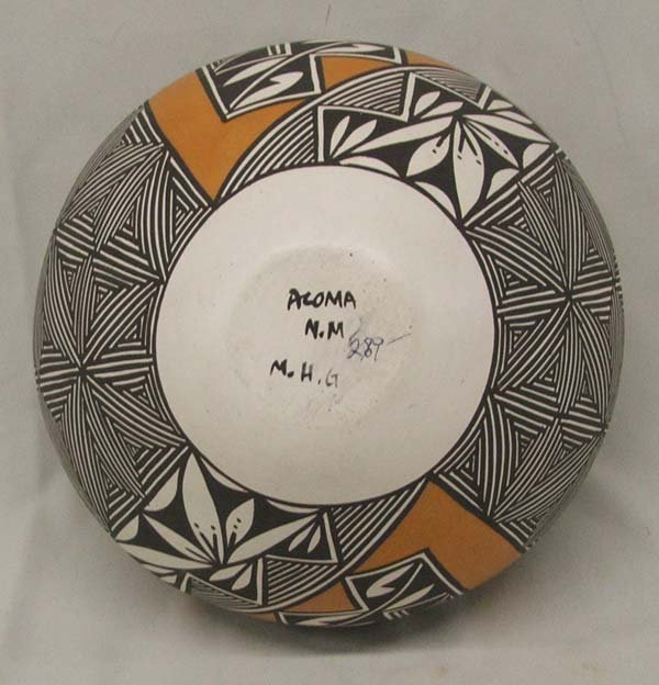 Acoma Jar Signed M.H.G. 6'' x 7'' - 3
