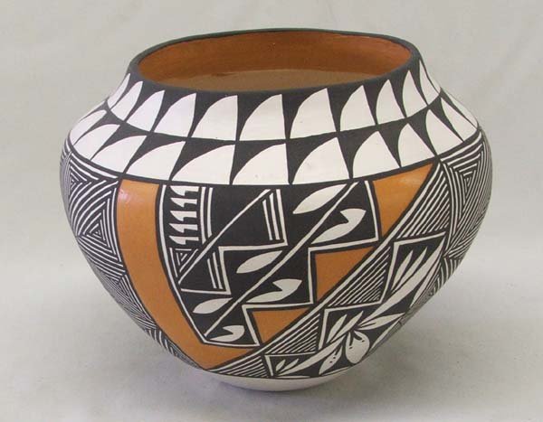 Acoma Jar Signed M.H.G. 6'' x 7'' - 4