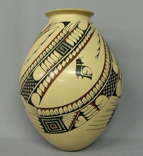 Mata Ortiz Quail Olla By Sara Corona 10'' x 7'': Mata Ortiz Quail Olla By Sara Corona 10'' x 7''. Hallmarked by artist. SHI $30.