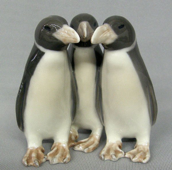 Ceramic Penguin Family Statue, 4''x4'' Denmark: Ceramic Penguin Family Statue, 4''x4'' Made in Denmark. SHI $25.