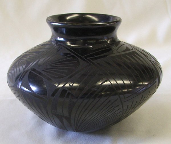 Mata Ortiz Black Olla By Manuel Quezada 5'' x 7'': Mata Ortiz Black Olla By Manuel Quezada 5'' x 7''. SHI $20.