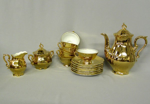 15 Piece R W Bavarian Gold Overlay Tea Set 7'': 15 Piece Bavarian Gold Overlay Tea Set 7''. The Teapot is 7'' tall. SHI $30.