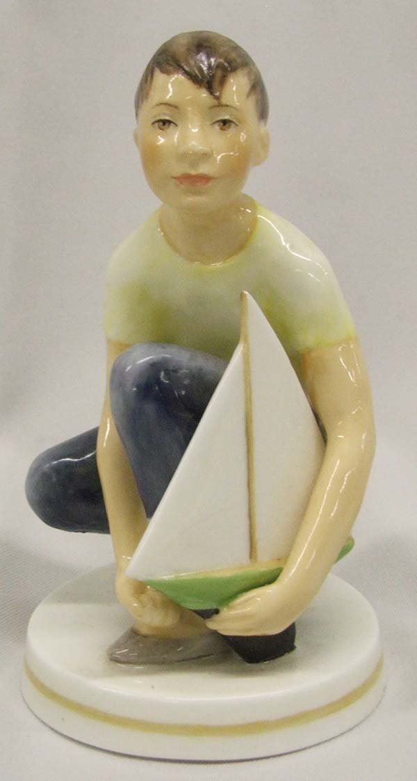 1963 Royal Worcester Master Mariner Figurine 4.8': 1963 Royal Worcester Master Mariner Figurine 4.8''. SHI $15.