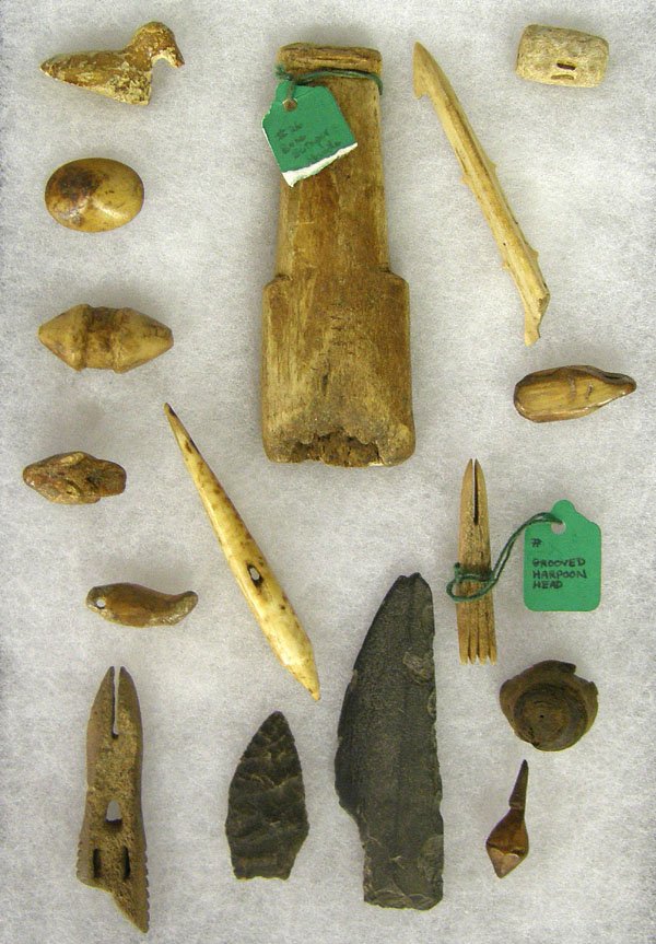 Collection of Prehistoric Eskimo Artifacts 4.5'': Collection of Prehistoric Eskimo Artifacts. Includes ivory, stone, wood, & bone tools. Largest is 4.5'' long. SHI $20.