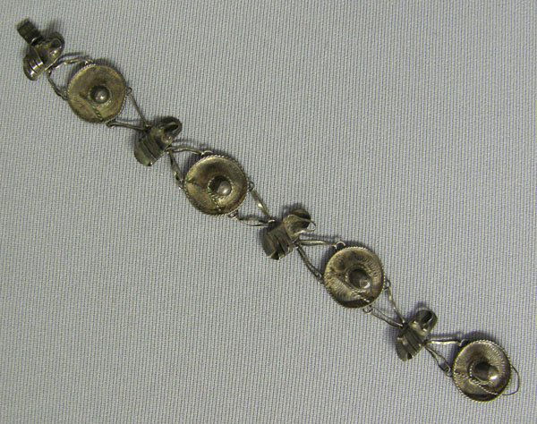 Vintage Silver Mexican Sombrero Link Bracelet: Vintage Mexican Sombrero & Sandal Bracelet 7''. SHI $15.