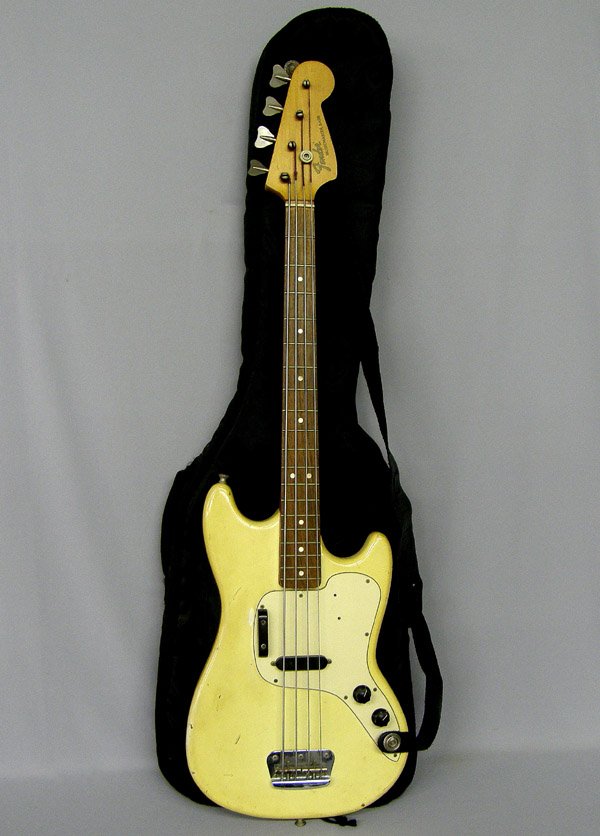 Fender Bass Electric Musicmaster Guitar W/case