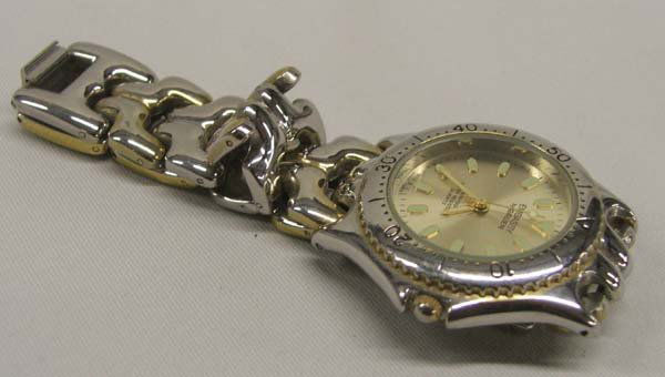 Gruen Embassy Man's Wrist Watch: Gruen Embassy Wrist Watch, 7 1/2'' inside measurement x 3/4'' wide, watch 1 1/2''. Need battery. SHI $15.