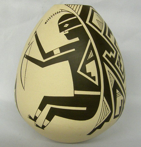 Mata Ortiz Pottery Jar by Luis A Rodriguez Mora: Mata Ortiz Pottery Jar by Luis A Rodriguez Mora. Prehistoric Mimbreno Design on one side. 6.5x5.5''. SHI $20.