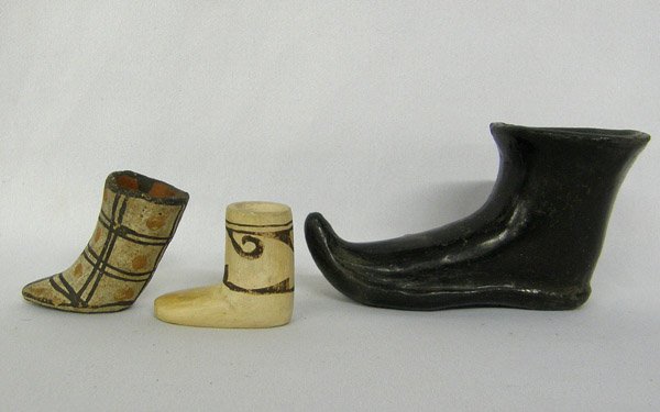 3 Vintage Pueblo Pottery Boots: 3 Vintage Pueblo Pottery Boots. Smallest is signed, ''Erma Tawyesua.'' SHI $20.