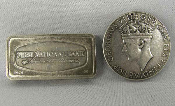 2.29 oz Franklin Mint Silver Bar & British Medal: 2.29 oz Franklin Mint Silver Bar & British Medal. The bar says ''First National Bank Kansas City, Missouri''. The back side says ''The Franklin Mint Guaranteed 1000 Grains Solid Sterling Silver, Frank