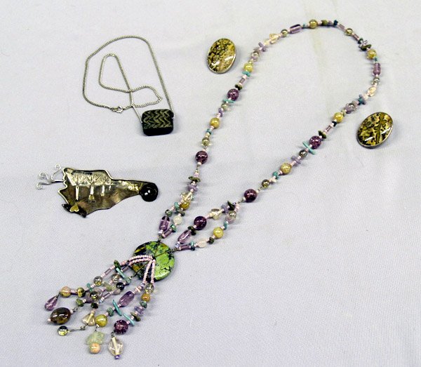 4 Pc Vintage Jewelry Necklaces Pin Earrings