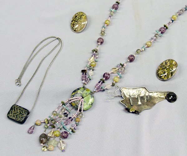 4 Pc Vintage Jewelry Necklaces Pin Earrings - 2