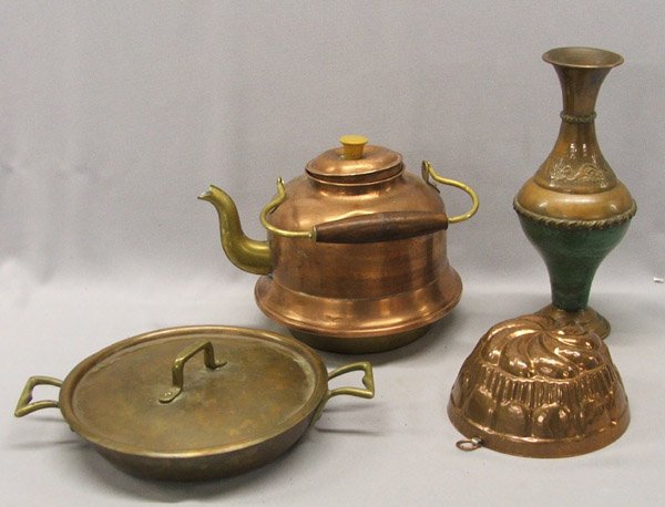 Mixed Lot Of Vintage & Now Copper Collectibles: Mixed Lot Of Vintage & Now Copper Collectibles. Asian Vase, German Lidded Pan, Holland Tea Kettle, USA Mold. Largest measures approx. 6 1/2" x 8". SHI $25.