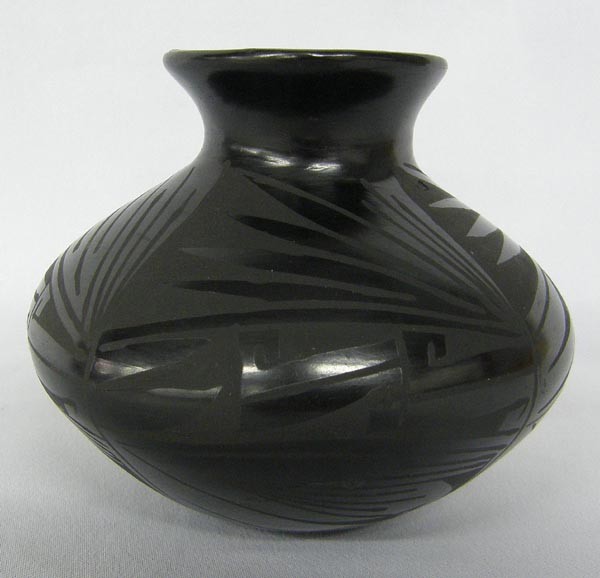 Mata Ortiz Black Burnished Pot by Manuel Quezada: Mata Ortiz Black Burnished Pot by Manuel Quezada. Measures 3.5''Hx4''W. SHI $20.