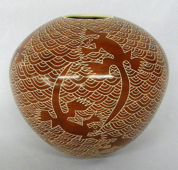 Mata Ortiz Lizard Design Pot by Leonel Lopez Saenz: Mata Ortiz Lizard Design Pot by Leonel Lopez Saenz. Measures approx. 6''Hx6.5''W. SHI $30.