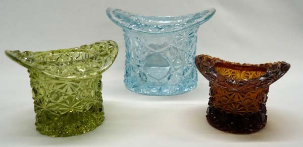 3 Fenton Glass Button & Daisy Toy Hats: 3 Fenton Glass Button & Daisy Toy Hats. Largest Hat measures approx. 3.5''H x 4''Diameter, top brim 4.5''Diameter. Some minor chipping on brim of brown hat. Buyers Pay Actual Shipping and Handling Cha