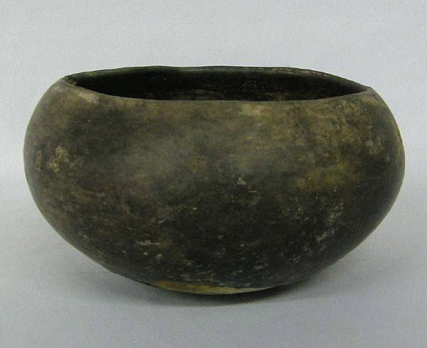 Prehistoric Casas Grande Bowl: Prehistoric Casas Grande Bowl. Measures approx. 3''Hx5''W. Buyers Pay Actual Shipping and Handling Charges(see terms and conditions for more information).