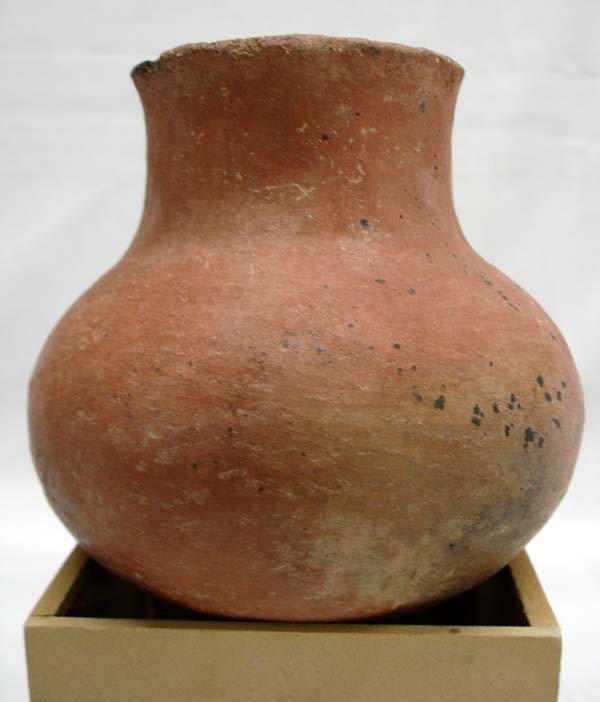 Prehistoric Native American Salado Pottery Jar: Prehistoric Salado Pottery Jar. Measures 5.5''x5''. Buyers Pay Actual Shipping and Handling Charges(see terms and conditions for more information).