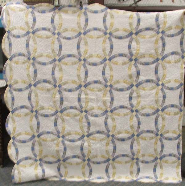 Vintage Hand Sewn Double Wedding Ring Quilt: Vintage Hand Sewn Double Wedding Ring Quilt. Measures approx. 84'' x 76''. Clean. Buyers Pay Actual Shipping and Handling Charges(see terms and conditions for more information)