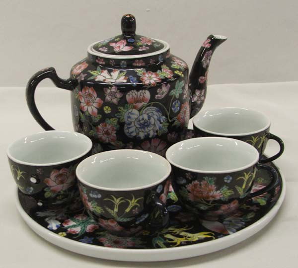 Chinese Flower Design Tea Set: Chinese Flower Design Tea Set. Tea pot, 4 cups and tray. One cup has a broken handle. Teapot measures approx. 6 1/3'' tall x 8 1/2'' tip of spout to end of handle. Tray is approx. 10'' in diameter. Bu