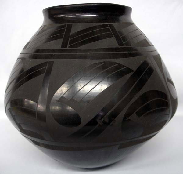 Mata Ortiz Black on Black Jar by Quezada: Mata Ortiz Black on Black Jar by Joel S Quezada. Measures 9''x10''. Buyers Pay Actual Shipping and Handling Charges(see terms and conditions for more information).