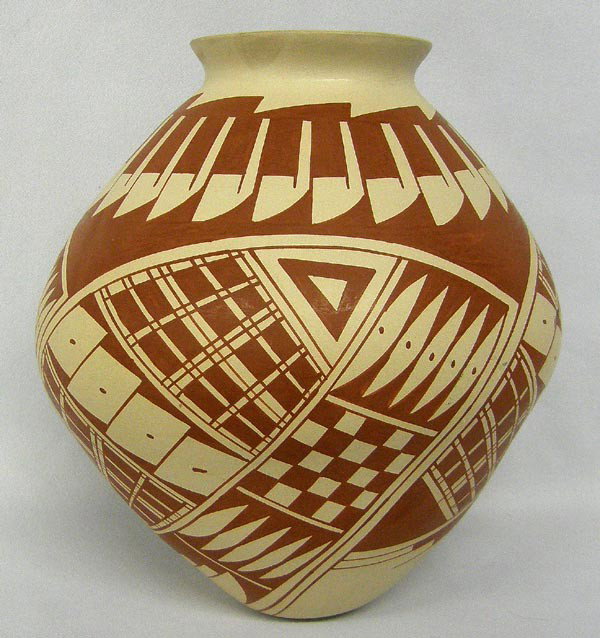 Mata Ortiz Geometric Pot by Jose Villa: Mata Ortiz Geometric Pot by Jose Villa. Measures approx. 7''Hx6.25''W. Buyers Pay Actual Shipping and Handling Charges(see terms and conditions for more information).
