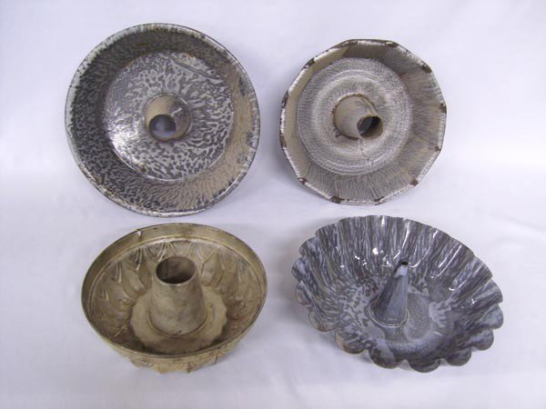 4 Antique Graniteware & Metal Cake Pans: 4 Antique Graniteware & Metal Cake Pans. Angel food or bundt cake pans. Largest measures approx. 4 1/2''H x 11''Diameter. Buyers Pay Actual Shipping and Handling Charges(see terms and conditions for m
