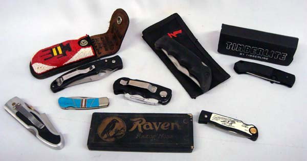 Collection 7 Knives & 1 Sharpener: Collection 7 Knives & 1 Sharpener. Largest knife measures approx. 5'' long folded, open measures approx. 8 3/4'' long. One ''Cuttin Horse'' by Smith & Wesson, in hand beaded leather case. One pocket k