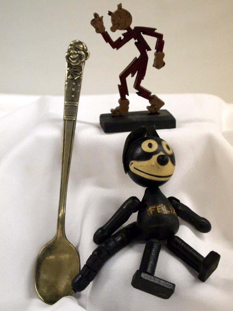 Howdy Doody - Felix Cat - Reddy Killowat Collectibles: Reddy Killowat stick figure doll measures 3" x 2". Flexible moveable Felix the Cat, measures 4''x3''x2''. Howdy Doody Collector Spoon is Crown Silverplate and measures 6.5''Lx1''W. Buyers pay actual s