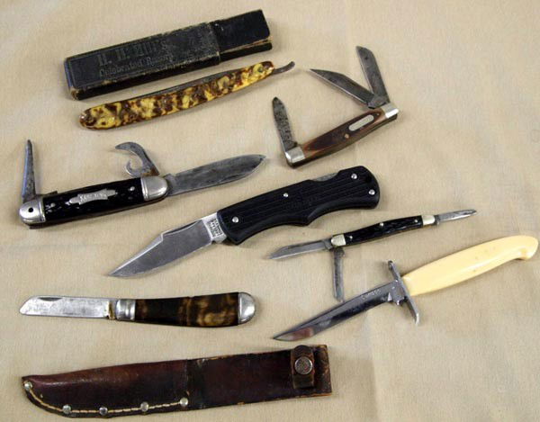 Vintage Lot of 6 Knives, 1 Straight Razor: Vintage Lot of 6 Knives, 1 Straight Razor. Includes a Kamp King pocket knife, Camillia New York U.S.A. pocket knife, Old Timer Schrade USA pocket knife, Imperial Ireland Pocket Knife, Camco USA straig
