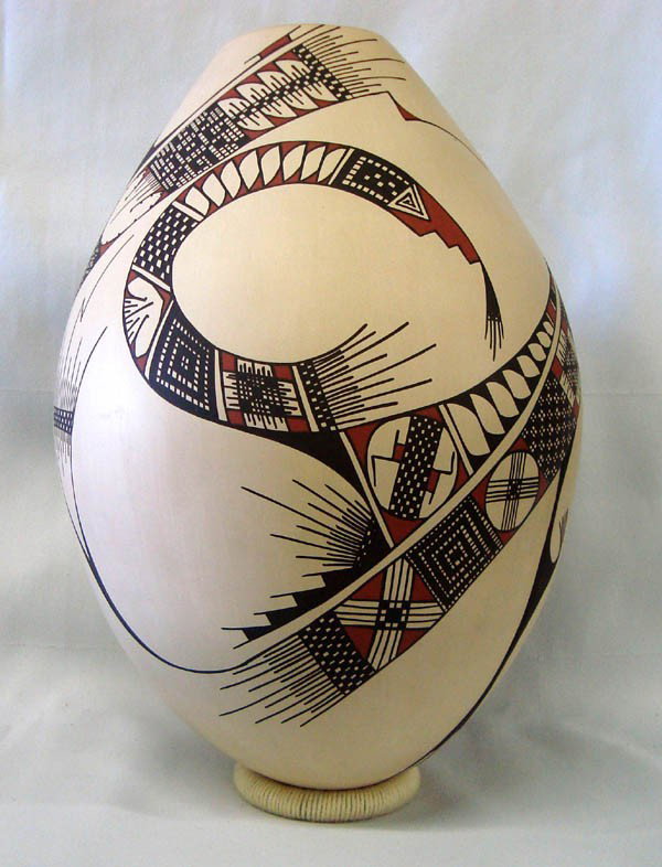 Mata Ortiz Museum Size Jar-Lucy Bugarini: Mata Ortiz Museum Size Jar-Lucy Bugarini. Signed on bottom, Lucy Mora de Bugarini. Measures 15''Hx11''W. Buyers Pay Actual Shipping and Handling Charges(see terms and conditions for more information).