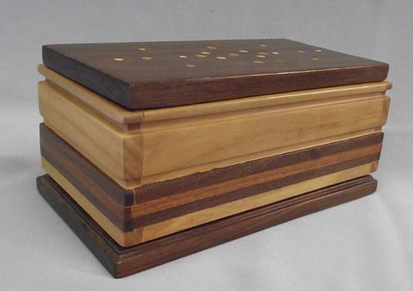 Venezuelan Inlaid Wood Box by Jose Alterio: Inlaid Lidded Wood Box from Venezuela Museum. Card with box indicates the box is from the ''Museo de Arte Coontemporaneo de Caracas Sofia Imber'' and the artist's name is hand written on this card ''J