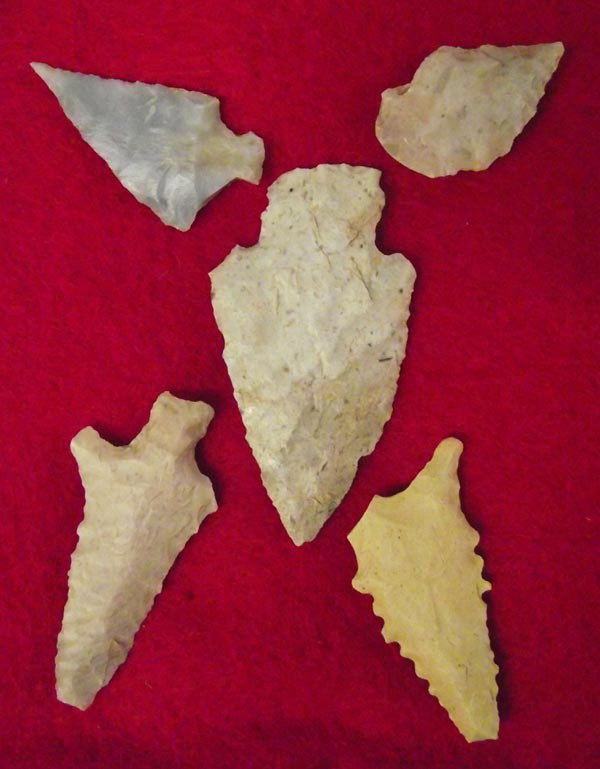 New Mexico Authentic Stone Arrowheads: New Mexico Authentic Stone Arrowheads. Largest arrowhead measures approx. 1 7/8''L. Buyers Pay Actual Shipping and Handling Charges(see terms and conditions for more information).