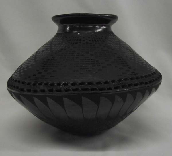 Mata Ortiz Pottery By Benjamin Soto: Mata Ortiz Pottery By Benjamin Soto. Black on black eye dazzler pottery. Measures approx. 5 1/2''H x 7 3/4''W. Buyers Pay Actual Shipping and Handling Charges(see terms and conditions for more informa