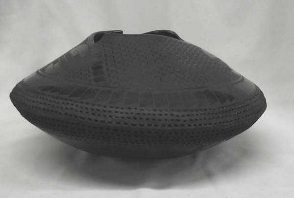 Mata Ortiz Pottery By Benjamin Soto: Mata Ortiz Pottery By Benjamin Soto. Black on black with cutaway rim. Measures approx. 5 3/4''H x 12 1/2''W. Buyers Pay Actual Shipping and Handling Charges(see terms and conditions for more informati