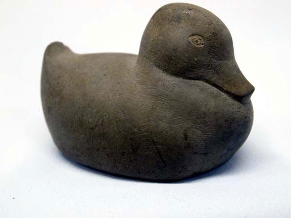 Vintage Carved Stone Primitive Duck: DATE: Vintage DESCRIPTION: Stone carved primitive duck. Very smooth. Old partial piece of felt still glued to bottom. SIZE: 4.5''Lx3''Hx3.2''W. Buyer pays actual shipping and handling charges. (see te