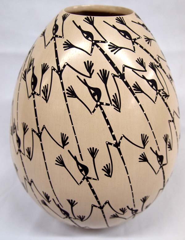 Mata Ortiz Pottery Lizard Jar - Lucy M De Bugarini: Mata Ortiz Pottery Lizard Jar - Lucy M De Bugarini. Charming tan pottery jar with popular thin-wall construction. Dozens of long, slender black lizard figures surround this tall, egg-shape jar. Signed